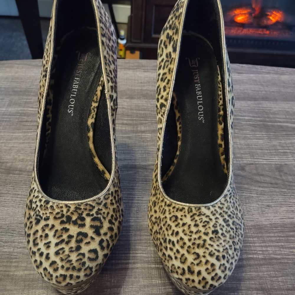 JustFab Leopard Velvet Platform Heels, Size 7